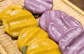Liangzhu Pumpkin Tower Pastry