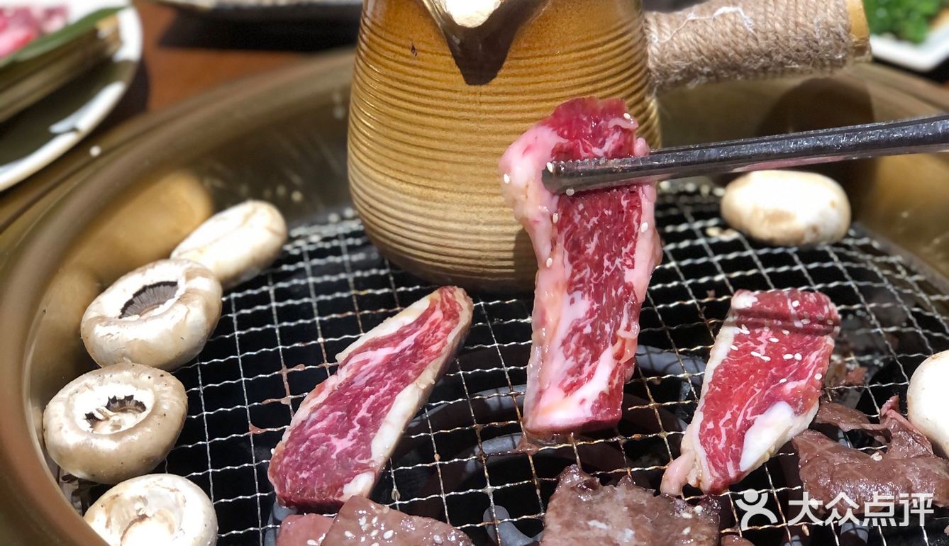 一边喝罐罐烤奶一边吃烤肉，简直要幸福到哭[流泪]好吗？