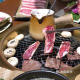 一边喝罐罐烤奶一边吃烤肉，简直要幸福到哭[流泪]好吗？