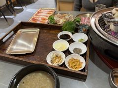 -围炉肉舍•炭烤活鳗•丹东海鲜烤肉(步行街店)