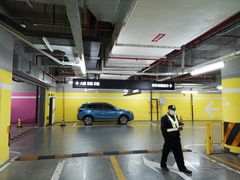 -白玉兰广场停车场