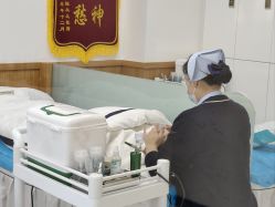 -靓芙泉专研痘痘肌