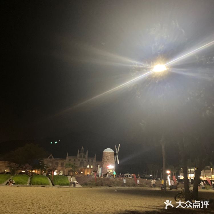 玫瑰海岸,一个可以骑马的海滩,有很多来拍婚纱照的