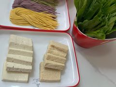 -毛辣果·贵州红酸汤牛肉火锅(西单店)