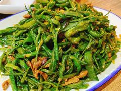 鲜豆角炒肉丝-姥姥家春饼店(佳亿时尚广场店)