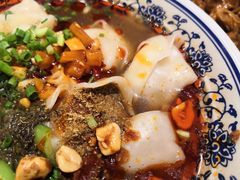 -爆炸头阿姨小四川正宗川味小吃(无任何分店)