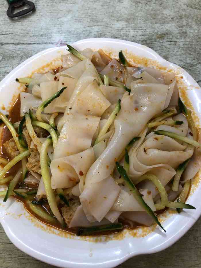 濮阳裹凉皮儿-"经常吃他家调凉皮啊,天气太热了,没啥吃的.