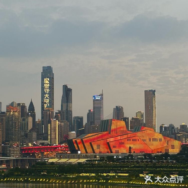 重庆！花小钱装大杯的江景餐厅