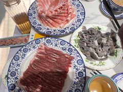 大刀现切鲜羊后腿-一只羊·铜锅涮羊肉烧烤
