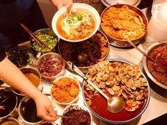 -爆炸头阿姨小四川正宗川味小吃(无任何分店)