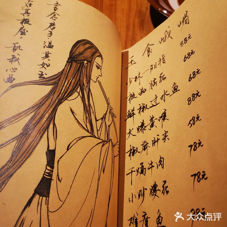 这是我见过最满意的一个小酒馆了外面门头不大