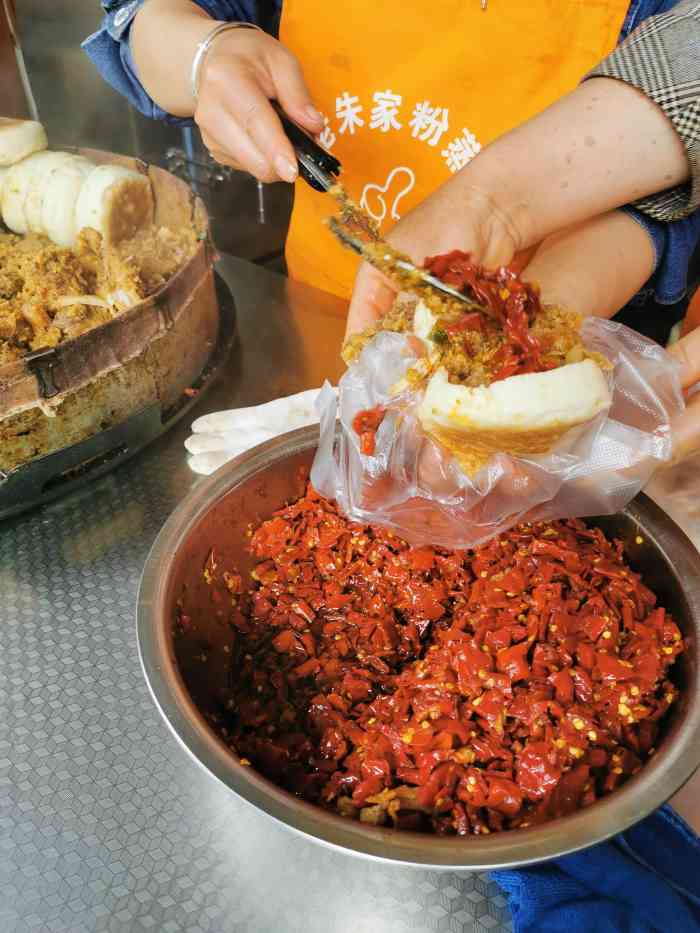 老朱家粉蒸肉-"难得的一个小长假,总归要出去转转的.去了.