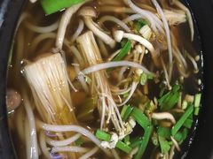 -花馬肆.云南过桥米线(汉神购物广场现场熬汤店)