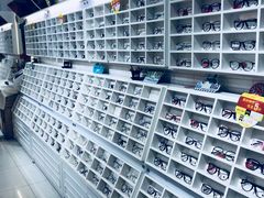 -诺柯视眼镜-蔡司依视路官方工厂店(淞南一店)