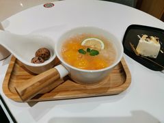 枇杷雪梨银耳羹-炖物24章·顺时轻养茶(杭州大厦店)