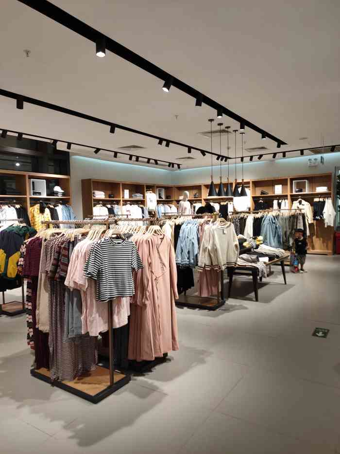 mjstyle(民盈山国贸中心店)-"mjstyle是一个目前流行的服装快时尚.