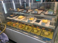 面包甜点陈列柜-猫王榴莲世家(三里屯SOHO商场店)