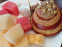 -梁鸿湿地丽笙度假酒店大堂吧