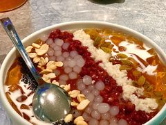 彩虹加量红豆乌龙冰粉-姚姚酸菜鱼·金戈戈香港豉油鸡(喜荟城联名店)