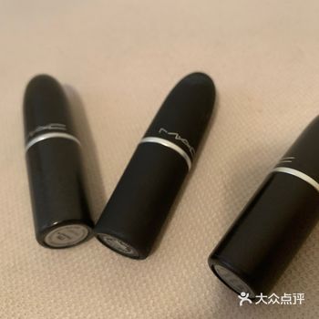 去年尤雾弹上市的时候 在展柜买了一支 没有之前的那么干