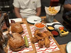 老泰泰汉堡-悠航SLOWBOAT(三里屯店)