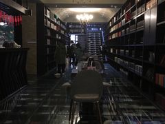 -钟书阁(松江泰晤士小镇店)