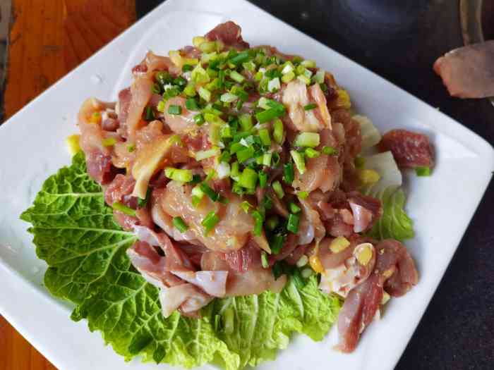 桑拿鸡-"睡了邛崃的院子后朋友开车来乡坝头村里吃桑.