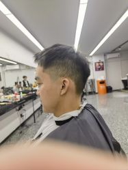 点击看大图 -15C7 男士理发馆 烫染专业店