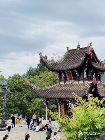 佛教四大名山之一，首先到九华街，是九华山的中心