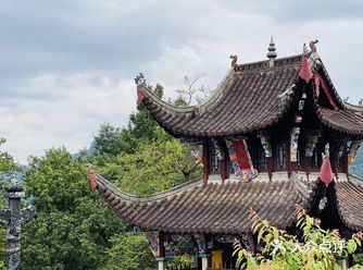 佛教四大名山之一，首先到九华街，是九华山的中心
