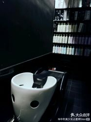 -罗亚帝造型·烫发染发