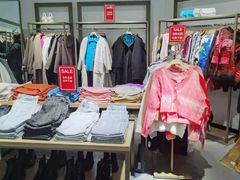 -URBAN REVIVO(北京斯普瑞斯奥特莱斯店)