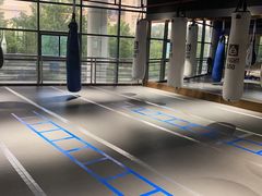 -鸿星健身俱乐部(广州大学商业中心店)