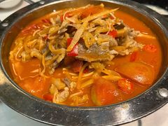 水煮牛肉豆芽打底-屋顶花园餐厅(步行街老地王大厦店)