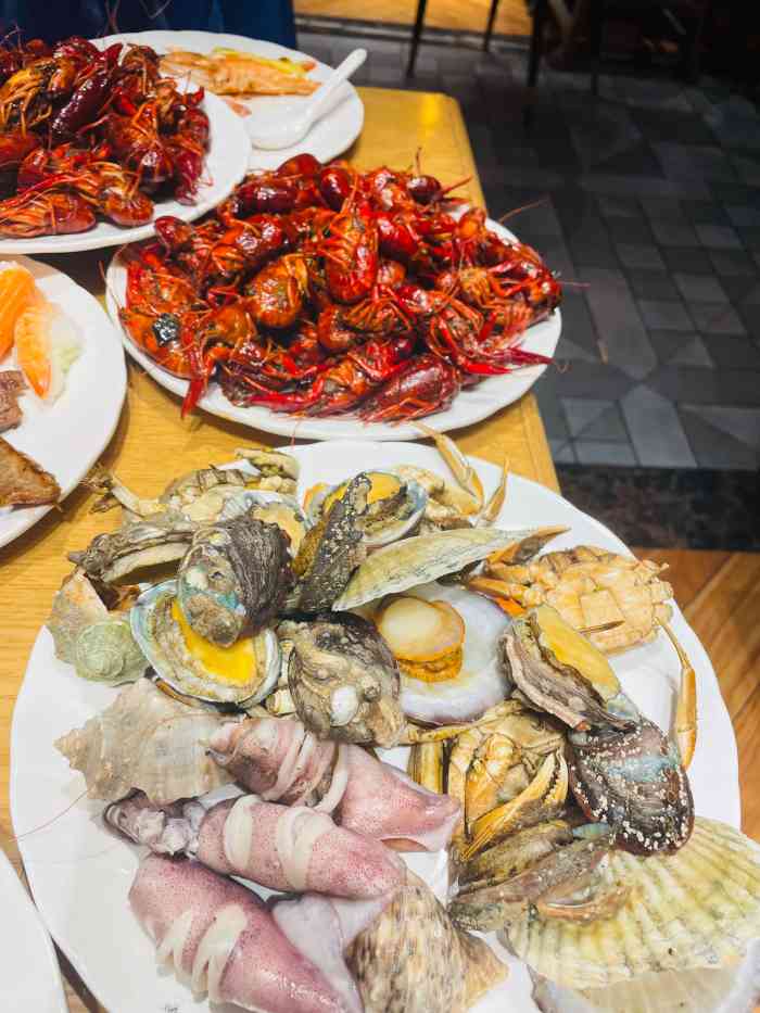 禾斗海鲜自助(城阳宝龙店)-"晚上九点来排队吃深夜食堂,那个人山人海