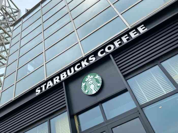 星巴克(青岛百丽广场店)