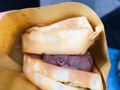 薄饼夹巧克力蛋糕-成裕雪糕店(士多店)