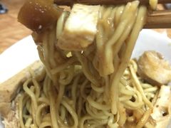 -松树干拌面店