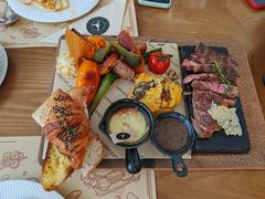 -Mark&Mars Restaurant