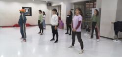 -单色舞蹈