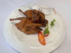 脆皮红烧乳鸽-山泉公馆酒家(珠江新城店)