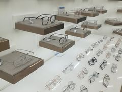 -翰佐蔡司小乐圆·依视路星趣控·暴龙眼镜折扣店