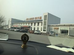 入口-四方湖服务区·停车场