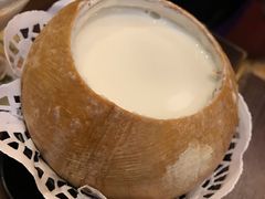 燕窝椰皇炖雪蛤-许留山(梳士巴利道店)