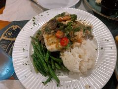 -Wahoo's Seafood Bar and Grill Restaurant