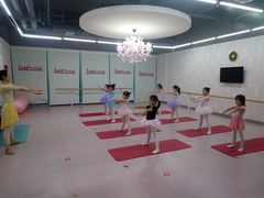 -Isee灰姑娘国际儿童艺术中心(证大·大拇指广场店)