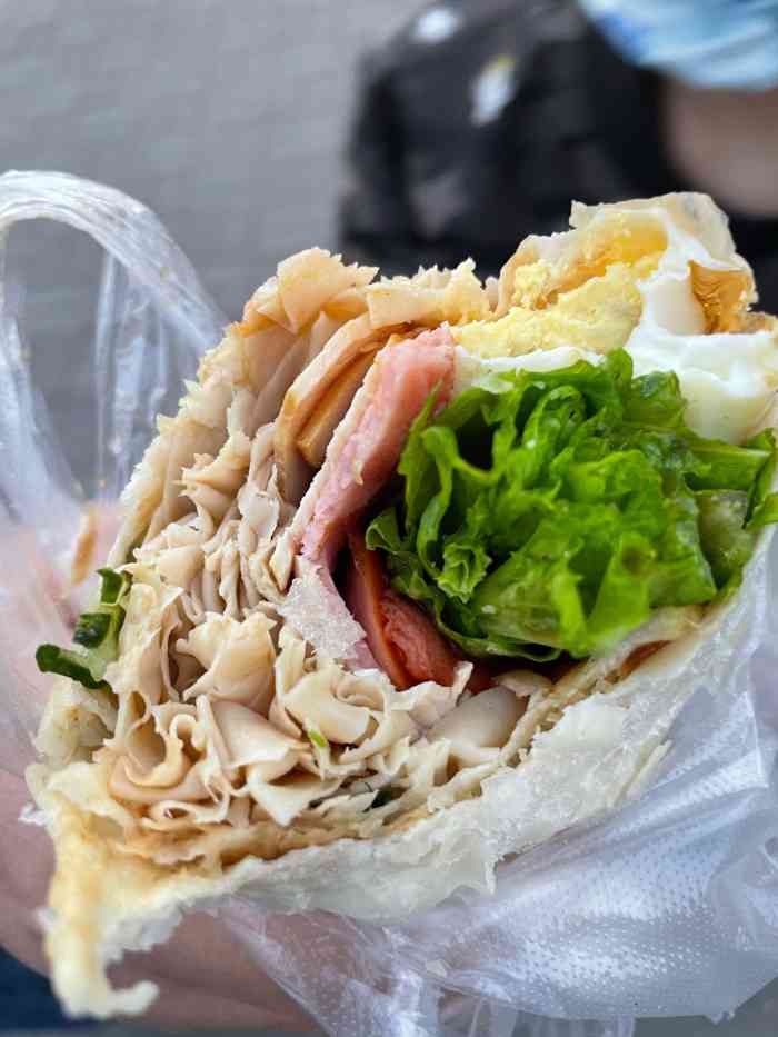 东北熏肉卷饼-"学生时代的最爱~~想吃了好久好久了~~不.