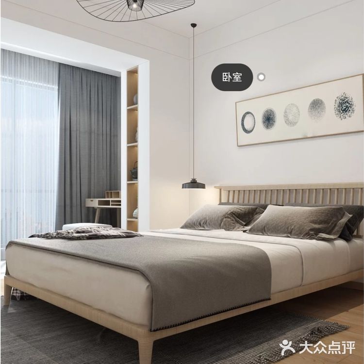 餐厅使用原木桌椅来迎合日式风格