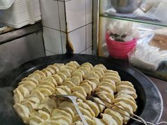 -黄阿姨锅贴大王(万航渡路店)