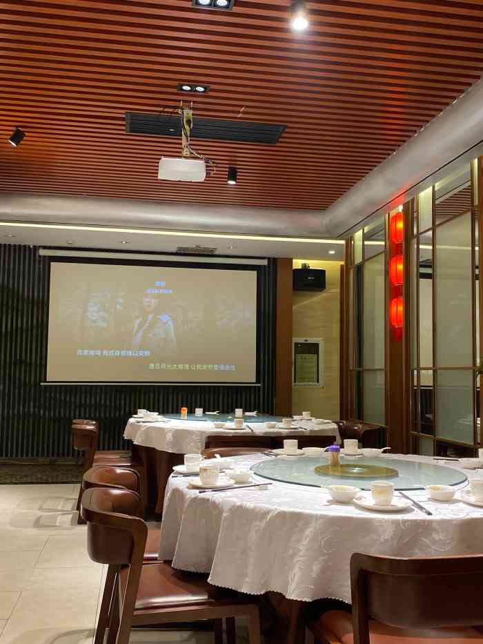 海辉东江酒楼-"价格越走越高 服务员态度一般 没啥服务意.